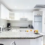 Ona Beverly Hills Heights 3*